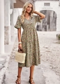Elegant V-neck floral midi dress with short sleeves and tiered skirt in a green summer print - 2XL / Green