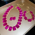Conjunto de joyas de lujo con cristales rosas, collar dorado, pulsera y pendientes - Rosa (Conjunto de 3 piezas)