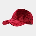 Detalle de gorra de béisbol de terciopelo rojo con textura rica y visera curva - Ajustable / Burdeos
