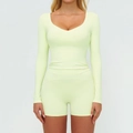 Ensemble de yoga ajusté à manches longues col en V et short en vert fruit clair - S / Haut Et Bas / Vert Citron