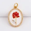 Colgante rosa ovalado dorado con borde de circón blanco y acabado de esmalte rojo - Rosa roja con incrustaciones de circonita ovalada dorada
