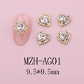 Detail van 9,5 mm gouden holle hart nagelbedeltjes met strass op roze achtergrond - Hart Heldere Strass Stijl(AG01)