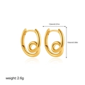 Dettaglio di orecchini a spirale in oro 18K con dimensioni 13mm x 15mm e peso di 2,6g - Oro 18K Piccolo