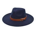 Détail d'un chapeau fedora en laine bleu marine avec large bord et boucle en cuir - M (56-58cm) / Bleu marine