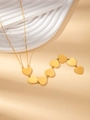 Minimalistische goldene Titan-Halskette mit mehreren glatten Herzanhängern an einer Kette - Herz Halskette 029 Nur