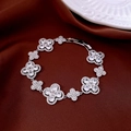 Silbernes Armband mit vierblättrigem Kleeblatt und weißen Zirkonia auf dunkler Seide - Silber (28#)