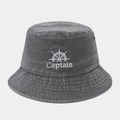 Detail der weißen Captain-Stickerei und des Steuerrad-Logos auf grauem Anglerhut aus Denim - M (56-58cm) / Grau