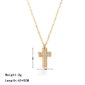 Collana con ciondolo a croce dorata con micro-pavé di zirconi e scala delle dimensioni - Oro
