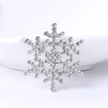 Élégante broche flocon de neige argentée ornée de cristaux de strass étincelants - Flocon de Neige Argenté (2645)