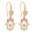 Boucles d'oreilles Main de Fatma dorées avec cœur rose en zircon et détails étincelants - Main de Fatma (B) / Or