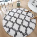 Macro detail of round plush shaggy rug featuring grey and white Moroccan quatrefoil pattern - 80*80cm / Gradient Lantern Color
