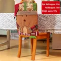 Coprisedia natalizio a renna dimensioni 47x54cm su una sedia da pranzo in legno - Renna