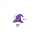 Dettaglio spilla smaltata cappello da strega viola con dimensioni 22mm x 26mm e 3,0g - Cappello da Mago Viola