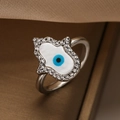 Hamsa Hand Ring aus Silber mit Perlmutt-Inlay und blauen Evil Eye Zirkonia-Akzenten - Einstellbar Offen / Silber(13453)
