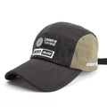 Detail of 5-panel cap featuring grey and olive green contrast with high-quality embroidery - Adjustable / Dark Green