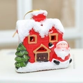 Rotes Weihnachtshaus-Anhänger mit Schneedach, Weihnachtsmann und Tannenbaum-Dekor - Typ A Leuchtendes Hängeornament (Mit buntem Licht)