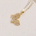 Collana con ciondolo a farfalla dorata 14K con zirconi bianchi scintillanti - Farfalla Bianca (XL2395)