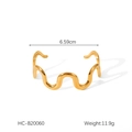 Detail van golfvormige 18K goudkleurige roestvrijstalen armband met afmetingen en gewicht - Gouden Gegolfde Open Armring (HC-B20060)