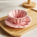 Élégant service à café en céramique rose en forme de pétale avec finition glacée - 220ml / Tasse et Soucoupe Roses