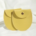 Dettaglio di due sacchetti per gioielli in pelle PU gialla con bottoni a pressione su tessuto - 8*8.5cm / Giallo