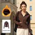 Nauwsluitend sportjack met capuchon in Distilled Coffee met warme fleecevoering - S / Tops / Gedistilleerde Koffie (Koffie Fleece)