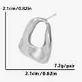 Vue détaillée des boucles d'oreilles ovales argentées avec dimensions de 2,1cm et poids - Argenté