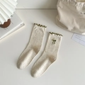 Beige crew socks with green ruffle edge and embroidered bow, vintage cotton style - Tea Green
