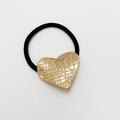 Coletero elástico negro con un amuleto de corazón dorado con diseño texturizado - Oro Rosa Mate - Corazón