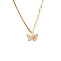 Collana con pendente a farfalla dorata con catena asimmetrica e inserto bianco su bianco - 1# Collana Farfalla (N151) / Oro