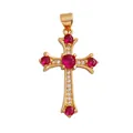 Ciondolo a croce dorata con zirconi rossi e bianchi e accenti di perle vintage - Rosa-M41C2936