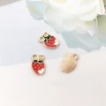 Tre ciondoli a fragola in smalto rosso con bordi dorati per gioielli fai da te - Fragola Frutta A 10x15mm