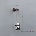 Vista detallada de medidas del adorno creativo de panda en columpio con gancho - Juego de Panda de Rama + Cuerda Corta