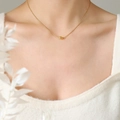Elegante collana d'oro con ciondolo a sassolino liscio su catena a serpente - Piccolo / Oro