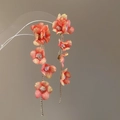 Handgemaakte kwastjes oorbellen met oranje-roze stoffen bloemen en een gouden ketting - 30# Goud - Oranje - Stof Strass Bloem Kwastje Oorclips