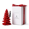 Rote Duftkerze in Weihnachtsbaumform im weißen Geschenkkarton mit roter Schleife - Reines Rot (English Oak & Hazelnut)