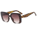Y2K square tortoiseshell sunglasses with brown gradient lenses and metal studs - Leopard Frame / Tea Lens
