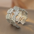Silver hollow ginkgo leaf ring in retro crinkled design with 18k gold plating details - Ginkgo / Silver