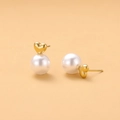French vintage gold heart and white pearl earrings with a sleek minimalist aesthetic - White
