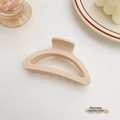 Elegant beige plush hair claw clip for thick hair, matte 9cm hollow shark clip - Letter D Style / Diameter approx 9cm / Beige