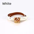 Fine ceinture élégante en cuir blanc pour femme avec boucle en forme de rose dorée mate - Blanc