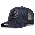 Dettaglio trama jacquard e stella in pelle su cappellino da baseball a rete traspirante - Regolabile / Blu Reale