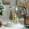 15cm Weihnachtsglaskuppel Licht mit Skifahrer-Figur und goldenem Baum - Großer Eislaufjunge