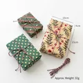 Mini scatola regalo di Natale decorativa verde scuro a pois con spago di cotone rosso e bianco - Bacche Rosse e Foglie Verdi (Set da 3)