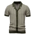 Detail van een olijfgroen en beige gebreid poloshirt met verticale strepen en knoopsluiting - S / Legergroen