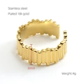 Anillo ajustable de acero inoxidable chapado en oro 18k con textura plisada de 8mm - Abierto Ajustable / Dorado