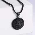 Vintage-Anhänger Auge des Horus mit 18K Vergoldung und schwarzer Kette auf Podest - Nur Anhänger / Schwarz