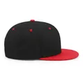 Dettaglio del cappellino snapback nero e rosso con trama in cotone twill rifinita - 56-60cm / Nero/Rosso
