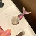 Detail of pink mermaid tail and pearl shell hair clips on a white display card - 9# Shell Mermaid Tail - Pink