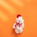 Orsetto di peluche bianco con cappello di Natale rosso e sciarpa su sfondo arancione - Orso Bianco Stile C (Sciarpa a Righe Bianche e Rosse)