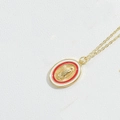 Halskette mit Guadalupe-Anhänger aus Gold und rot-weißem Emaille-Akzent - Rot
